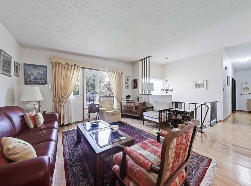 3911 Vincent Drive Nw, Calgary, AB - Indoor Photo Showing Living Room