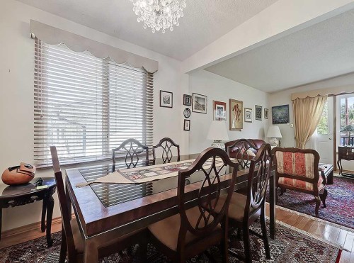 3911 Vincent Drive Nw, Calgary, AB - Indoor Photo Showing Dining Room