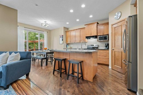 266 Cranwell Bay Se, Calgary, AB - Indoor Photo Showing Kitchen
