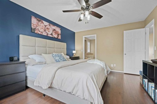 266 Cranwell Bay Se, Calgary, AB - Indoor Photo Showing Bedroom