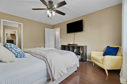 266 Cranwell Bay Se, Calgary, AB - Indoor Photo Showing Bedroom