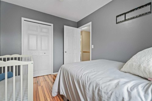 266 Cranwell Bay Se, Calgary, AB - Indoor Photo Showing Bedroom