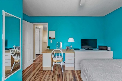 266 Cranwell Bay Se, Calgary, AB - Indoor Photo Showing Bedroom