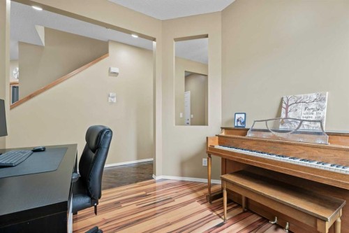 266 Cranwell Bay Se, Calgary, AB - Indoor Photo Showing Office