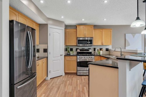 292 Coville Close Ne, Calgary, AB - Indoor Photo Showing Kitchen