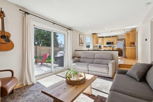 16 Brenner Place Nw, Calgary, AB - Indoor Photo Showing Living Room