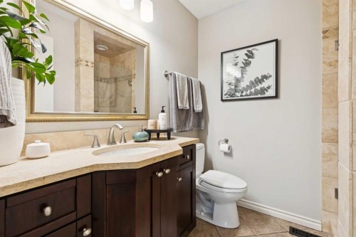16 Brenner Place Nw, Calgary, AB - Indoor Photo Showing Bathroom