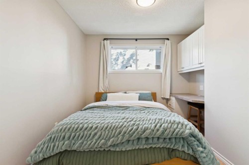 16 Brenner Place Nw, Calgary, AB - Indoor Photo Showing Bedroom