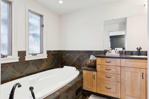 16 Brenner Place Nw, Calgary, AB - Indoor Photo Showing Bathroom