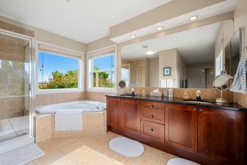 50 Springborough Crescent Sw, Calgary, AB - Indoor Photo Showing Bathroom