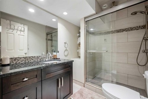 50 Springborough Crescent Sw, Calgary, AB - Indoor Photo Showing Bathroom