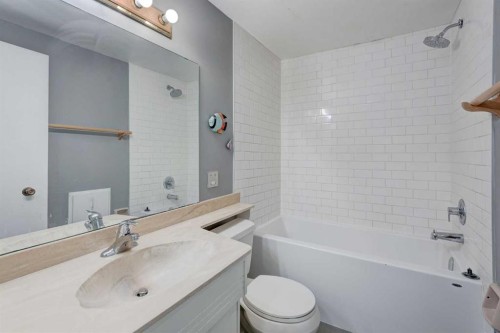 1320 116 Avenue Sw, Calgary, AB - Indoor Photo Showing Bathroom