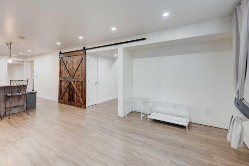 1320 116 Avenue Sw, Calgary, AB - Indoor