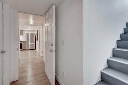 1320 116 Avenue Sw, Calgary, AB - Indoor Photo Showing Other Room