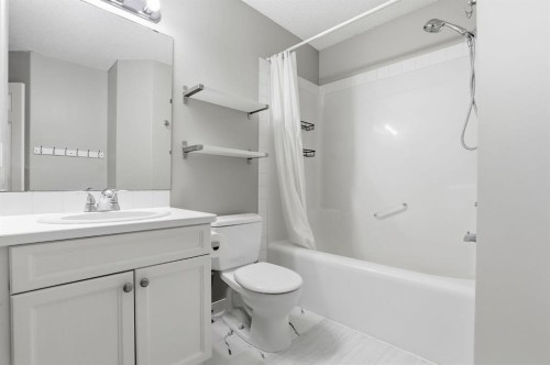 1702 Riverside Drive Nw, High River, AB - Indoor Photo Showing Bathroom