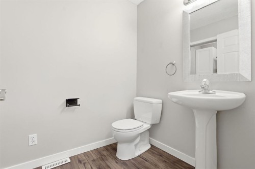 1702 Riverside Drive Nw, High River, AB - Indoor Photo Showing Bathroom