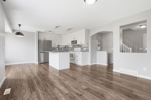 1702 Riverside Drive Nw, High River, AB - Indoor Photo Showing Kitchen With Upgraded Kitchen