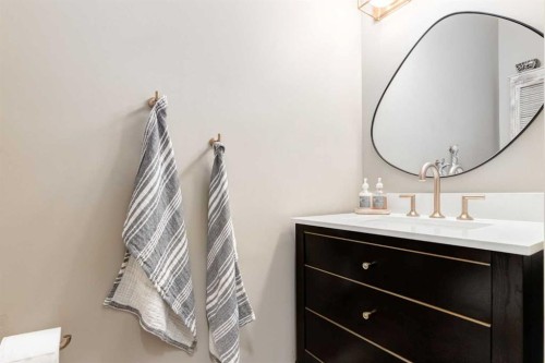 444 Evansglen Drive Nw, Calgary, AB - Indoor Photo Showing Bathroom
