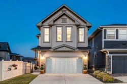 444 Evansglen Drive NW Calgary, AB T3P 0P1