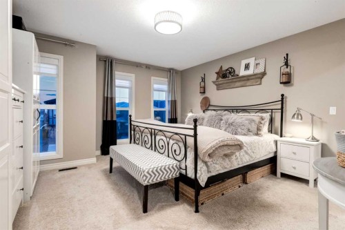 444 Evansglen Drive Nw, Calgary, AB - Indoor Photo Showing Bedroom