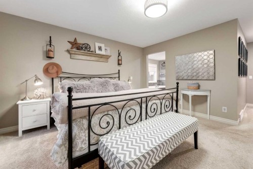 444 Evansglen Drive Nw, Calgary, AB - Indoor Photo Showing Bedroom