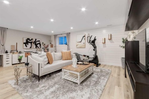 444 Evansglen Drive Nw, Calgary, AB - Indoor Photo Showing Living Room