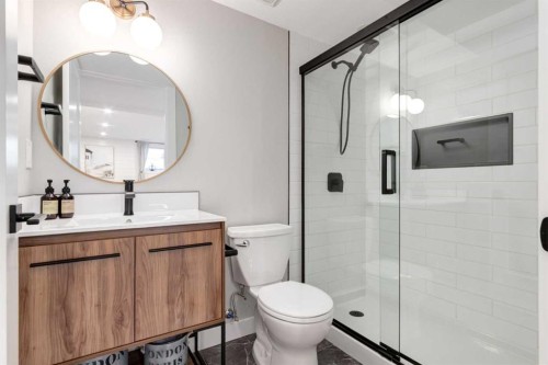 444 Evansglen Drive Nw, Calgary, AB - Indoor Photo Showing Bathroom