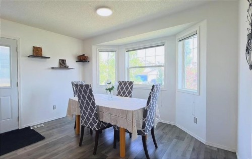 16 Canoe Close Sw, Airdrie, AB - Indoor Photo Showing Dining Room