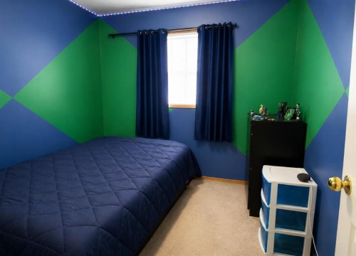 16 Canoe Close Sw, Airdrie, AB - Indoor Photo Showing Bedroom