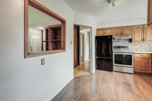 2056 Cottonwood Crescent Se, Calgary, AB - Indoor Photo Showing Kitchen