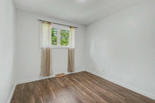 2056 Cottonwood Crescent Se, Calgary, AB - Indoor Photo Showing Other Room
