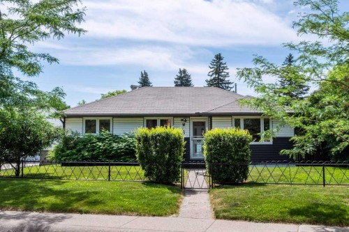 2056 Cottonwood Crescent Se, Calgary, AB - Outdoor