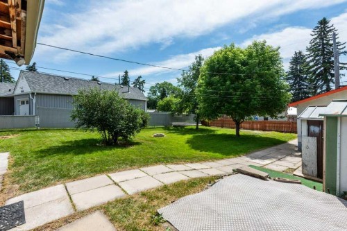 2056 Cottonwood Crescent Se, Calgary, AB - Outdoor