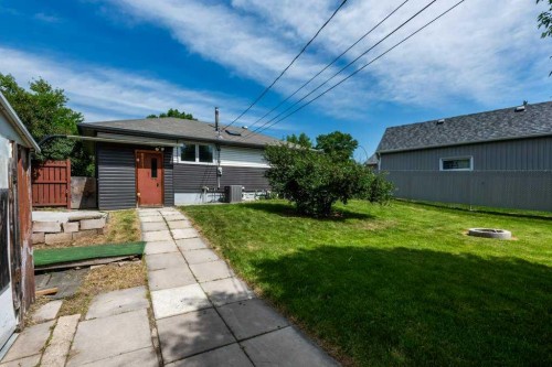 2056 Cottonwood Crescent Se, Calgary, AB - Outdoor