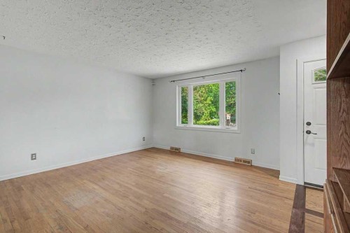 2056 Cottonwood Crescent Se, Calgary, AB - Indoor Photo Showing Other Room