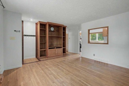 2056 Cottonwood Crescent Se, Calgary, AB - Indoor Photo Showing Other Room