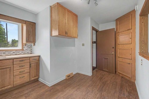 2056 Cottonwood Crescent Se, Calgary, AB - Indoor
