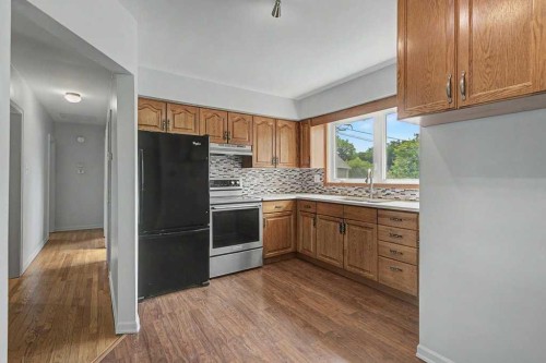 2056 Cottonwood Crescent Se, Calgary, AB - Indoor Photo Showing Kitchen