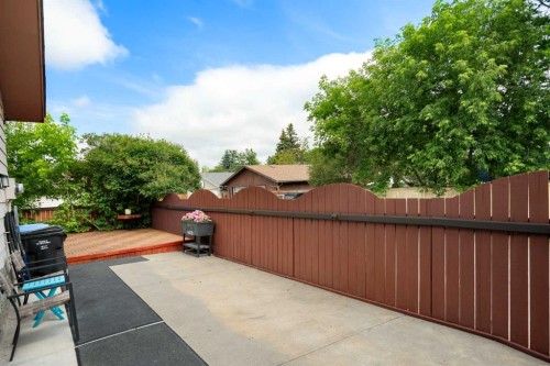 48 Deermont Way Se, Calgary, AB - Outdoor