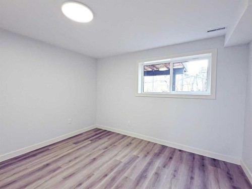 7032 78 Street Nw, Calgary, AB - Indoor Photo Showing Other Room