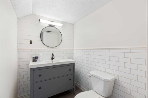 590 Coopers Drive Sw, Airdrie, AB - Indoor Photo Showing Bathroom