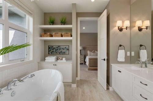 428 21 Avenue Ne, Calgary, AB - Indoor Photo Showing Bathroom