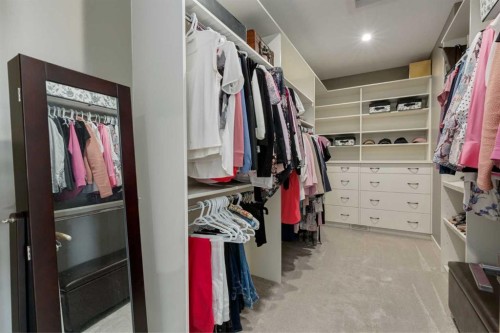 428 21 Avenue Ne, Calgary, AB - Indoor With Storage