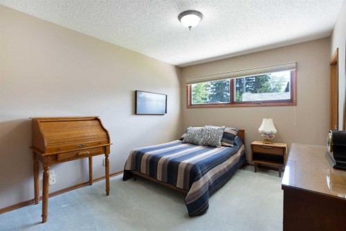 723 Seattle Drive Sw, Calgary, AB - Indoor Photo Showing Bedroom