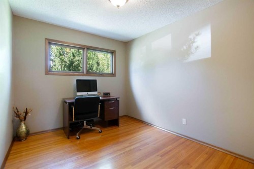 723 Seattle Drive Sw, Calgary, AB - Indoor Photo Showing Office