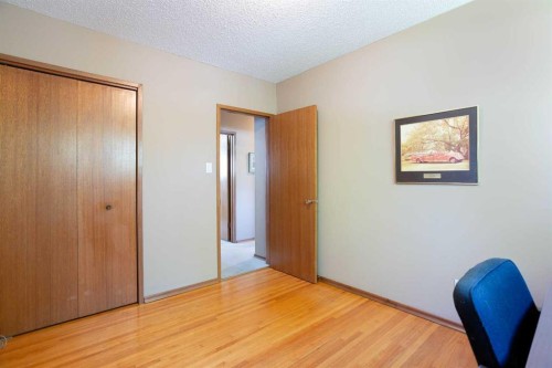 723 Seattle Drive Sw, Calgary, AB - Indoor