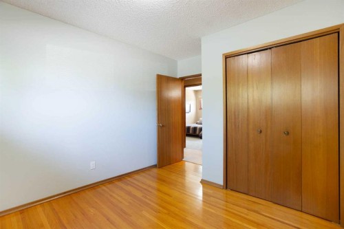 723 Seattle Drive Sw, Calgary, AB - Indoor Photo Showing Other Room