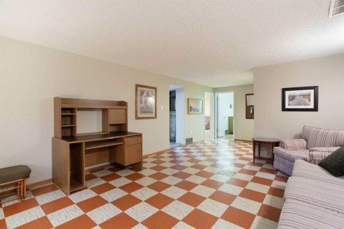 723 Seattle Drive Sw, Calgary, AB - Indoor
