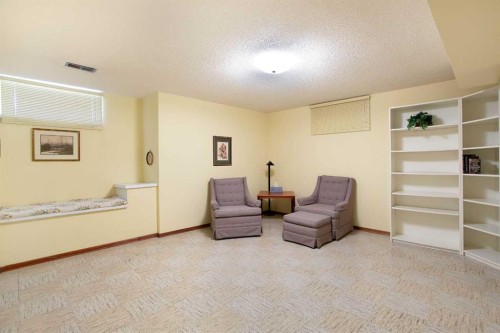 723 Seattle Drive Sw, Calgary, AB - Indoor