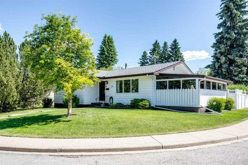 723 Seattle Drive Sw, Calgary, AB - Outdoor
